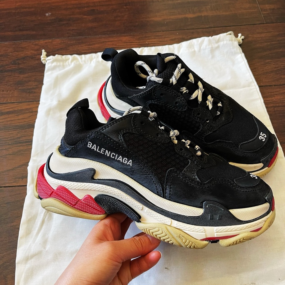 Brand new! Size 35, run big.